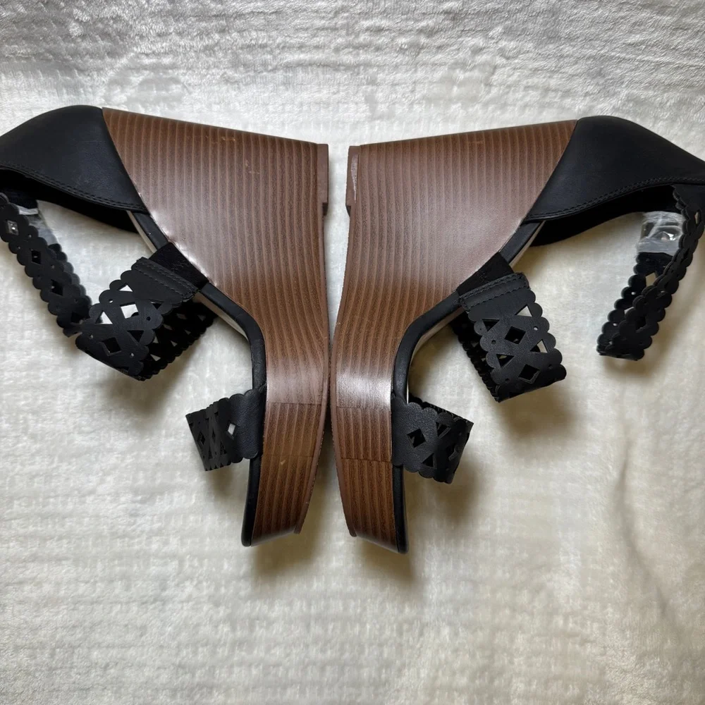 NWOT Shoe Dazzle Jaylah Strappy Black Tan Wedges Size 9.5‎